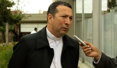 El obispo de la Diócesis de Tumaco, Orlando Olave Villanoba