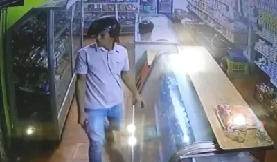 Este es el delincuente que disparó contra un niño en una tienda en Soledad. Está siendo buscado por las autoridades.