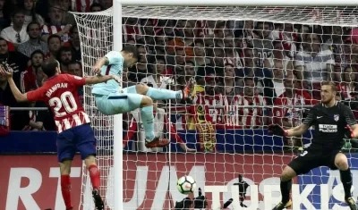Acción ofensiva de Luis Suárez. 