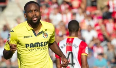 Cédric Bakambu celebra una de sus anotaciones. 