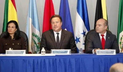La Ministra panameña de Relaciones Exteriores, Isabel De Saint; el Presidente Juan Carlos Varela y el presidente de la CorteIDH, Roberto Caldas.