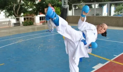 Natalia Bernal con la medalla de oro en el podio.