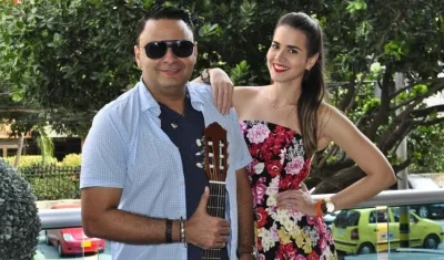 El cantautor Boris García y la exvirreina nacional y actriz Laura de León Céspedes.