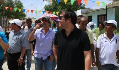 Jaime Pumarejo Heins, exministro de Vivienda, y el alcalde Char, este viernes.