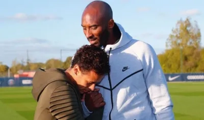 Neymar y Kobe Bryant durante el entrenamiento del PSG.