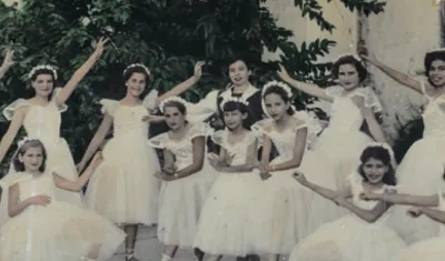 Graciela 'Gacho' Peña junto a sus alumnas.