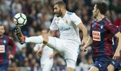 Karim Benzema en una acción del partido. 
