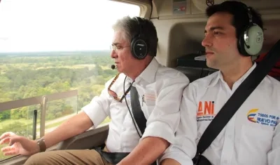 Ministro de Transporte y presidente de la ANI en sobrevuelo en la Ruta del Sol 2.