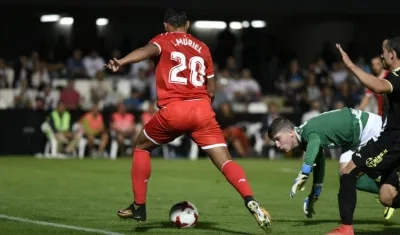 Luis Fernando Muriel le anota al Cartagena. 
