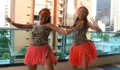 Silvana Socarrás y Peggy Cañate, bailarinas del grupo Bambazú.