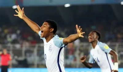 El delantero inglés Rhian Brewster celebra tras marcar el 3-1 ante Brasil .