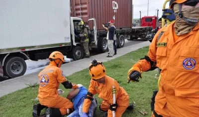 Bomberos, Defensa Civil, el Sistema Nacional de Gestión del Riesgo y la Fuerza Pública  hicieron presencia en el lugar para mostrar una reacción inmediata.