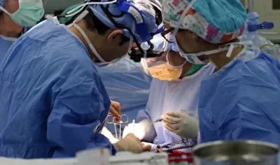 El estudio sugiere que someterse a esa operación después del mediodía rebaja hasta en un 50 % el riesgo de sufrir complicaciones cardíacas.