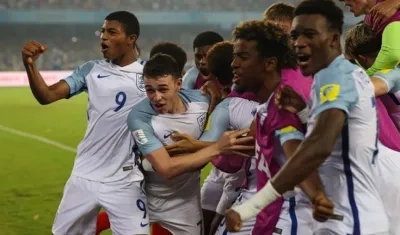 Inglaterra remontó un 0-2 y ganó el título por primera vez un Mundial Sub 17.