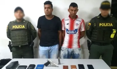 Los presuntos delincuentes capturados.