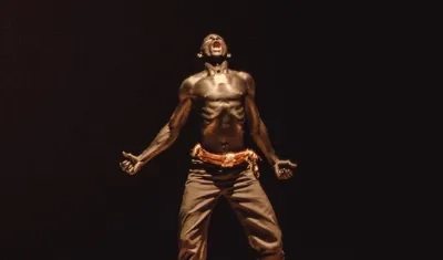 Escena de la obra 'Revuelo' del grupo Atabaques.