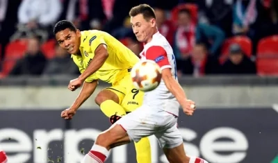 Carlos Bacca en una acción del partido. 