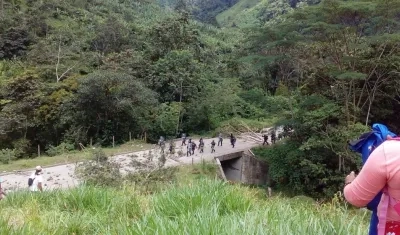 Según autoridades, indígenas han maltratado a los policías.