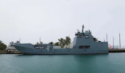 Fotografía del 30 de octubre de 2017, cedida hoy por Casa Presidencial de Honduras, del buque Gracias a Dios zarpado en el Puerto de San Andrés.