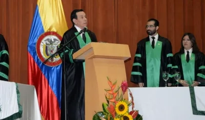 Eugenio Bolívar Romero durante una ceremonia de grado.
