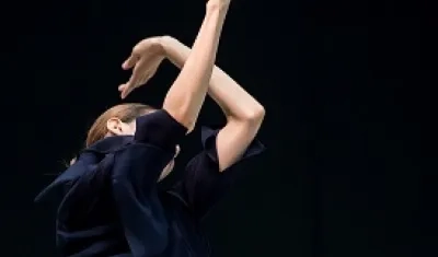 Obra Music for Rites: The Afterimages of the Rose de la Compañía Nacional Coreana de Danza Contemporánea (KNCDC) 