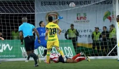 Golazo de Sebastián Hernández para el 3-1 final