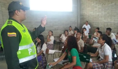 Socialización del Código de Policía en los colegios de la ciudad.