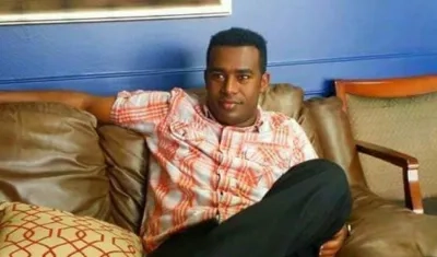 Michael Arega, oriundo de Dallas (Texas), fue detenido por agentes uniformados del Servicio Secreto.