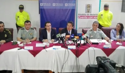 El Fiscal Néstor Humberto Martínez junto al alcalde de Medellín, Federico Gutiérrez.