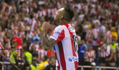 Jarlan Barrera celebración la anotación que abrió el camino al triunfo de Junior.