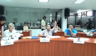 Los concejales Luis Zapata, Juan Carlos Ospino y David Galán, durante la sesión de hoy.