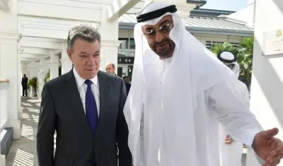 Bienvenida al Presidente Santos por parte del Príncipe Heredero de Abu Dhabi, Sheikh Mohammed bin Zayed Al Nahyan.