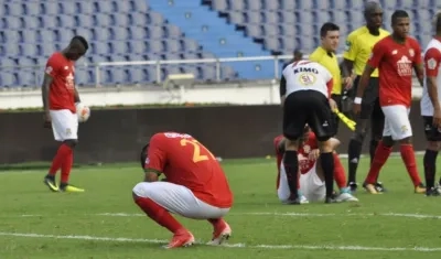 Los jugadores se lamentaron de la eliminación.