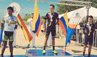 Fabio Castañeda con la medalla de oro. 