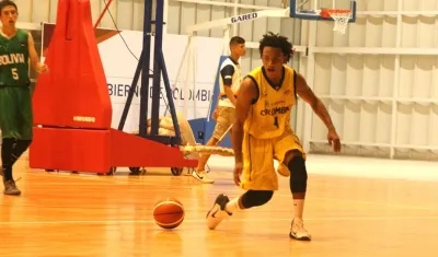 Maiknor Reid, en plena acción del partido.