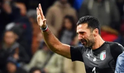 Buffon se despidió de la hinchada desconsolado.