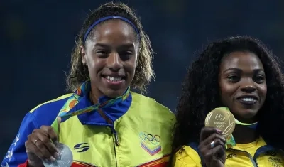  La atleta colombiana Caterine Ibarguen (d) junto a la venezolana Yulimar Rojas (i