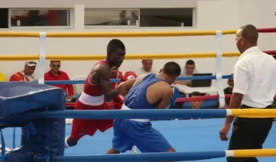 Yuberjen superó a Quipo de principio a fin en el ring.