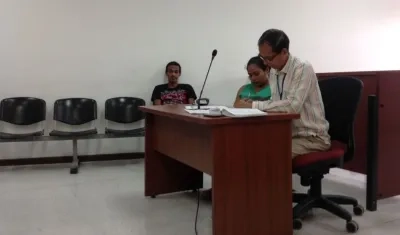 Nelson Martínez Torres, alias 'Chango', y a su pareja Viviana Negrete Díaz durante la audiencia.