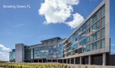 Tecnoglass es una empresa líder en la manufactura de vidrio arquitectónico, ventanas y productos de aluminio, asociados a la industria global de la construcción comercial y residencial.