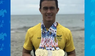 Jossimar Calvo posa con las medallas que ganó. 