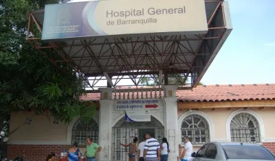 La mujer se encuentra en delicado estado de salud en el HGB.