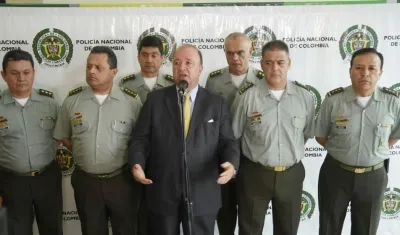 Luis Carlos Villegas, ministro de Defensa y la cúpula de la Policía.