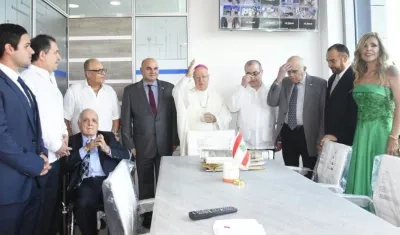 Bendición a cargo de Monseñor Víctor Tamayo, con presencia del Cónsul, Edmundo Feris Yunis y el Embajador, George Abuzaid.