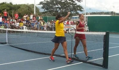 Mafe Herazo celebrando su primero oro Bolivariano.