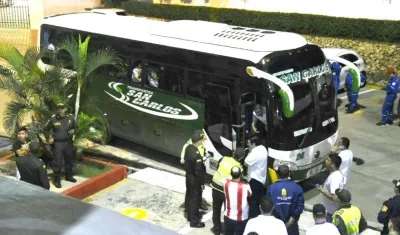 Tras la agresión la delegación del Pasto se negó a descender del bus en el estadio Metropolitano.