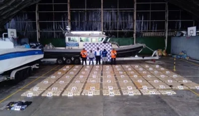 La droga y los detenidos fueron dejados a disposición de las autoridades.