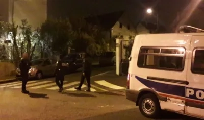 La calle del Bocage, en Sarcelles, fue acordonada por la policía el sábado por la noche.