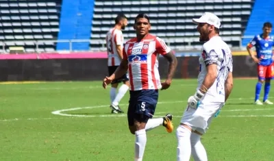 Sebastián Viera celebra su anotación 