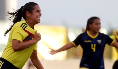 Sonríe al vencer con autoridad.